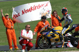 Max feiert nach einem gelungenen ersten Lauf auf dem EuroSpeedway Lausitz