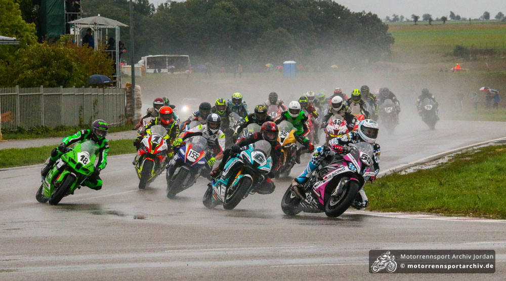 Start ins zweite IRRC-Superbike-Rennen